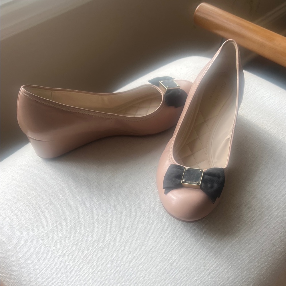 Cole Haan tan wedge shoes with black grosgrain ribbon detail